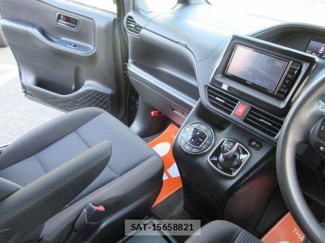 Toyota VOXY HYBRID 2016-04 1415541-1