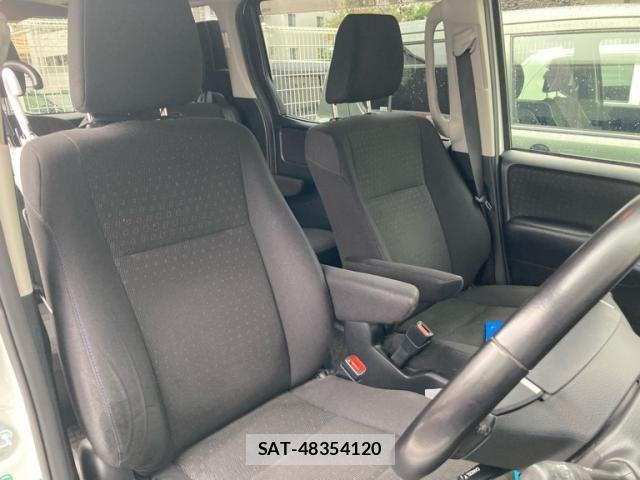 Toyota VOXY HYBRID 2015-10 1415539-9