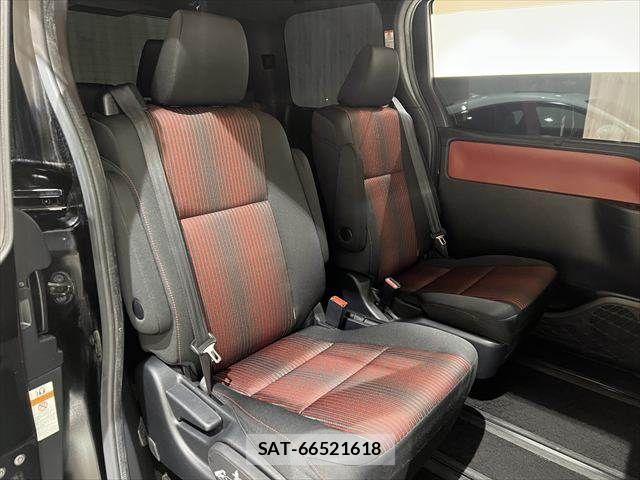 Toyota VOXY HYBRID 2017-12 1476715-9
