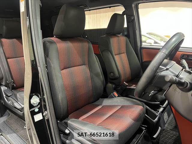 Toyota VOXY HYBRID 2017-12 1476715-8