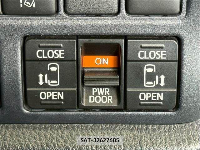 Toyota VOXY HYBRID 2017-06 1610579-10