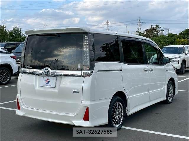 Toyota VOXY HYBRID 2017-06 1610579-16