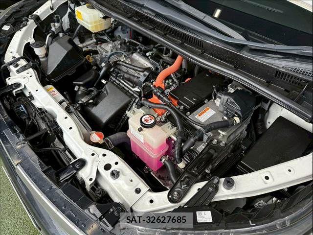 Toyota VOXY HYBRID 2017-06 1610579-17