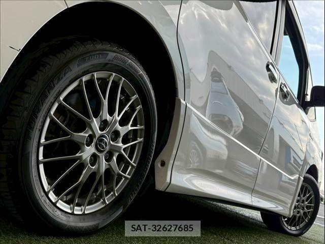Toyota VOXY HYBRID 2017-06 1610579-18
