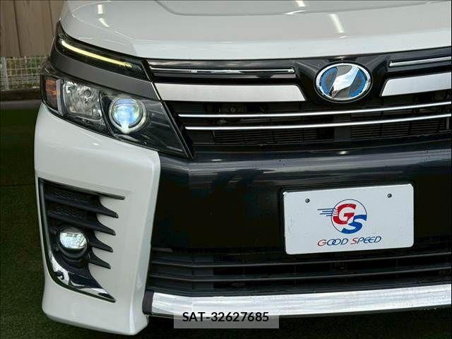 Toyota VOXY HYBRID 2017-06 1610579-19