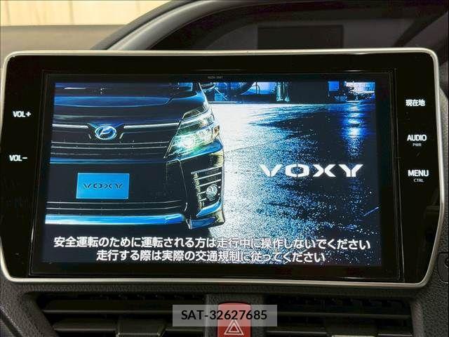 Toyota VOXY HYBRID 2017-06 1610579-2