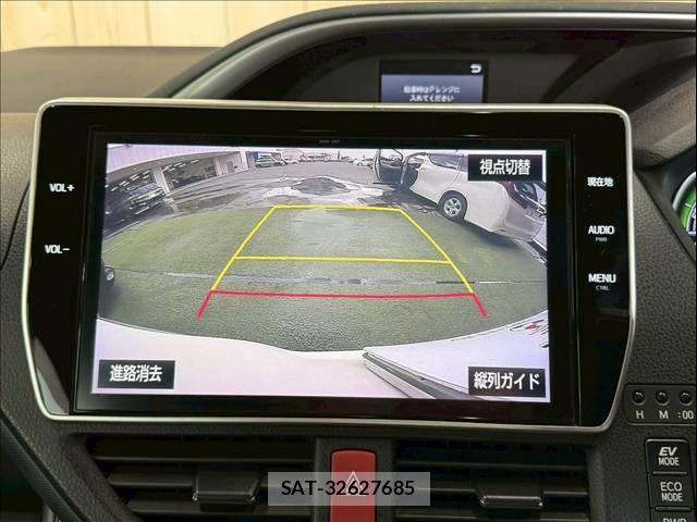 Toyota VOXY HYBRID 2017-06 1610579-3