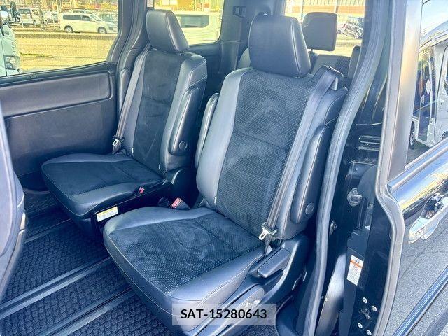 Toyota VOXY HYBRID 2020-10 2355625-7