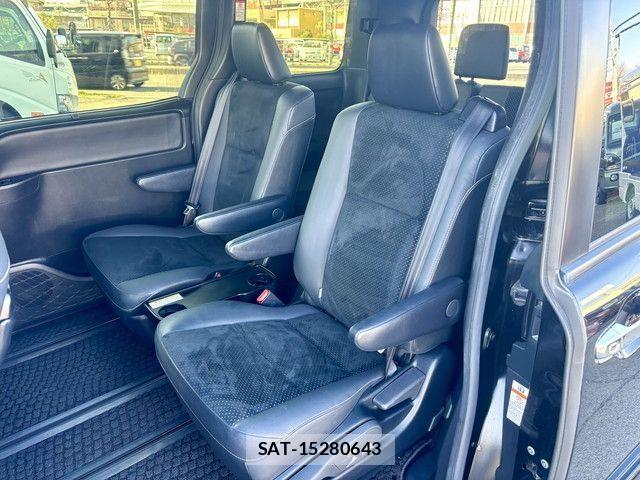 Toyota VOXY HYBRID 2020-10 2355625-8