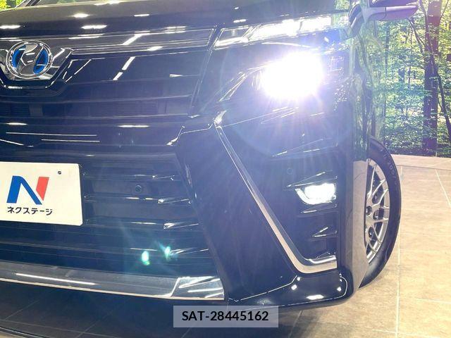 Toyota VOXY HYBRID 2019-04 2967483-12