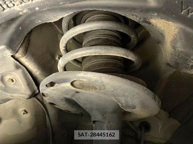 Toyota VOXY HYBRID 2019-04 2967483-19