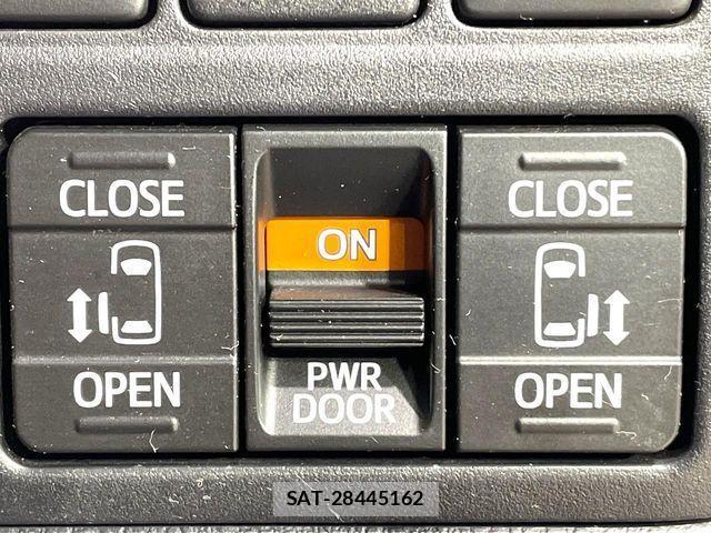 Toyota VOXY HYBRID 2019-04 2967483-3