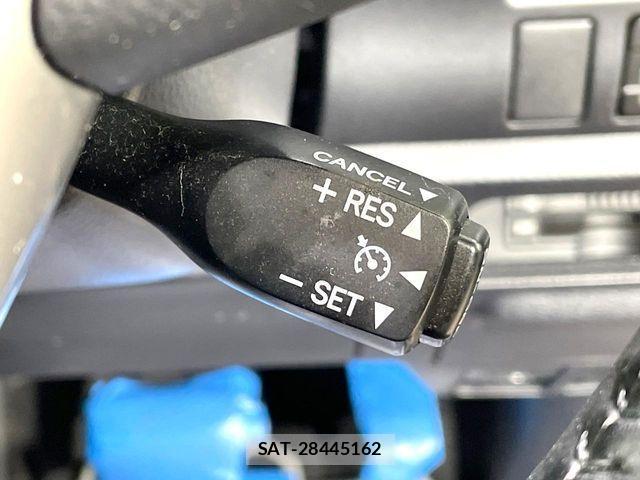 Toyota VOXY HYBRID 2019-04 2967483-6