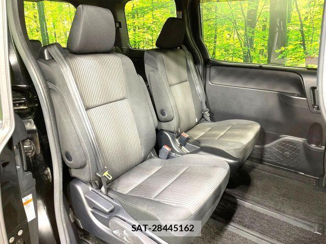 Toyota VOXY HYBRID 2019-04 2967483-8