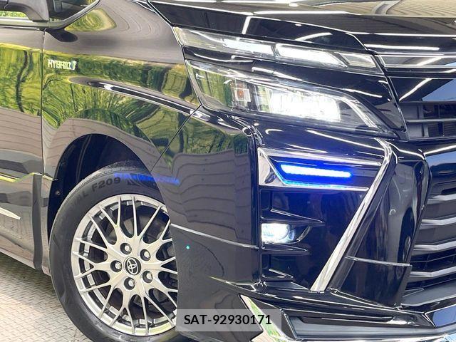 Toyota VOXY HYBRID 2017-10 3017356-12