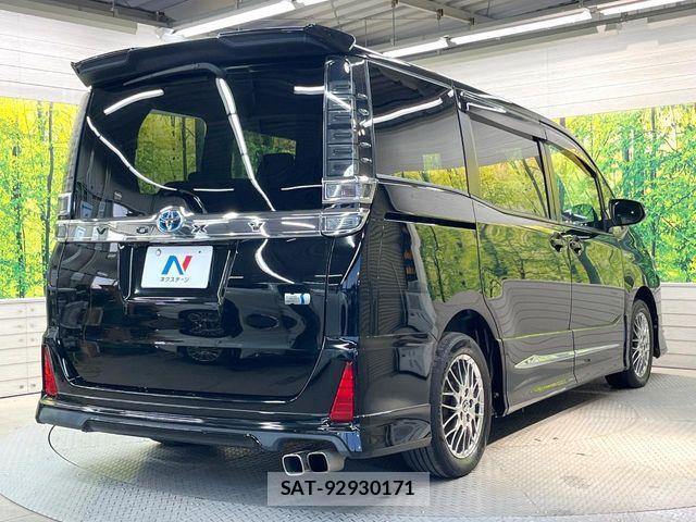 Toyota VOXY HYBRID 2017-10 3017356-17