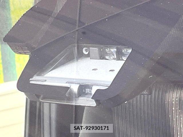Toyota VOXY HYBRID 2017-10 3017356-3