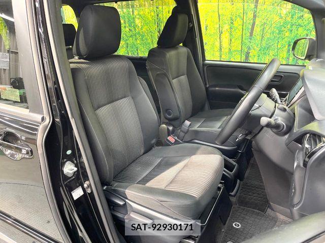 Toyota VOXY HYBRID 2017-10 3017356-7