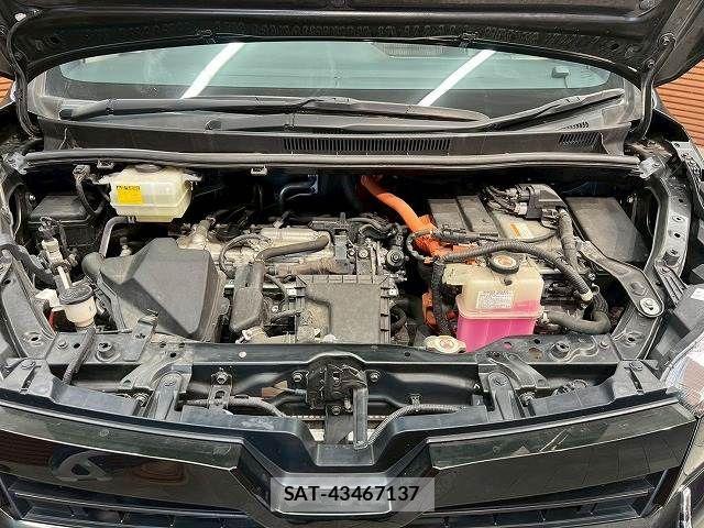 Toyota VOXY HYBRID 2017-12 3415453-13