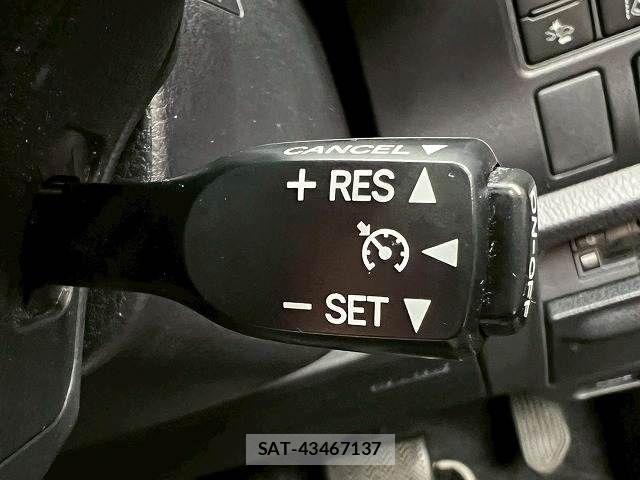 Toyota VOXY HYBRID 2017-12 3415453-15