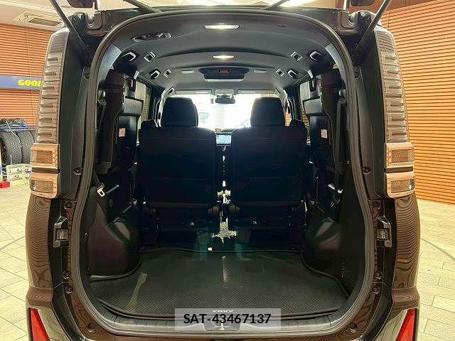 Toyota VOXY HYBRID 2017-12 3415453-19