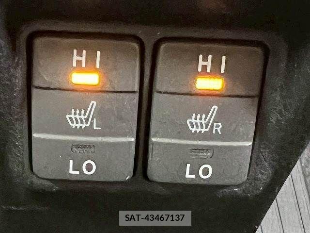 Toyota VOXY HYBRID 2017-12 3415453-5