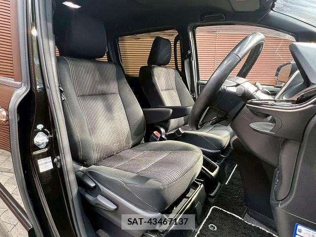 Toyota VOXY HYBRID 2017-12 3415453-6