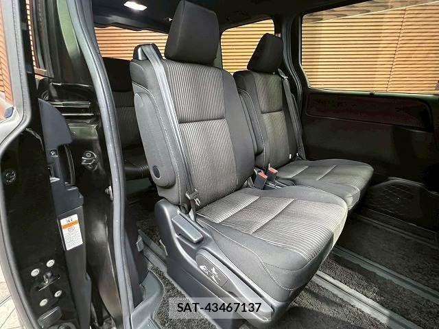 Toyota VOXY HYBRID 2017-12 3415453-7