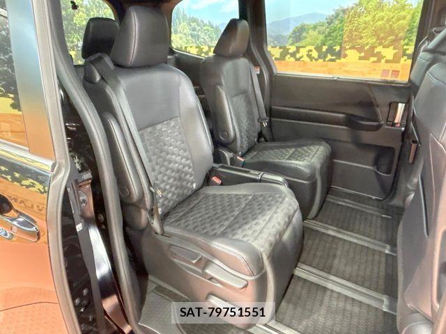 Toyota VOXY HYBRID 2023-02 3391150-9