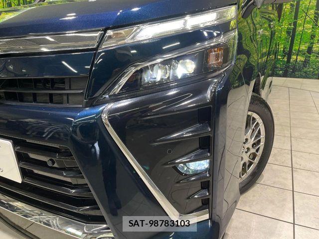 Toyota VOXY HYBRID 2019-09 3423720-12