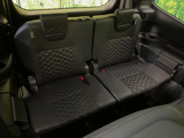 Toyota VOXY HYBRID 2024-11 3687518-9