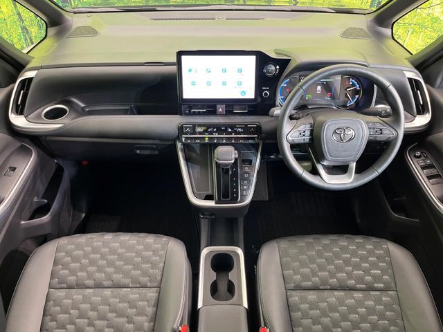 Toyota VOXY HYBRID 2024-11 3687518-1