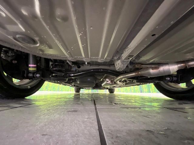 Toyota VOXY HYBRID 2024-11 3687518-19