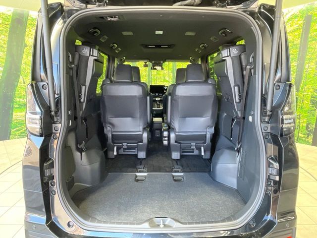 Toyota VOXY HYBRID 2022-11 3687550-9