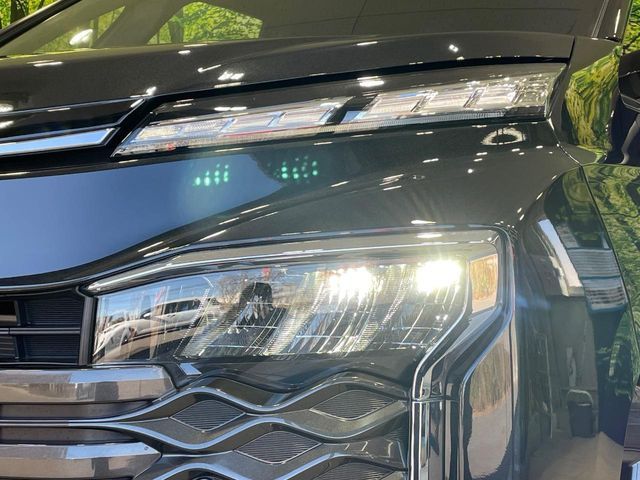 Toyota VOXY HYBRID 2022-11 3687550-11
