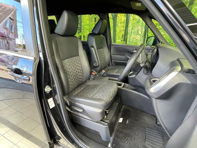 Toyota VOXY HYBRID 2022-11 3687550-6