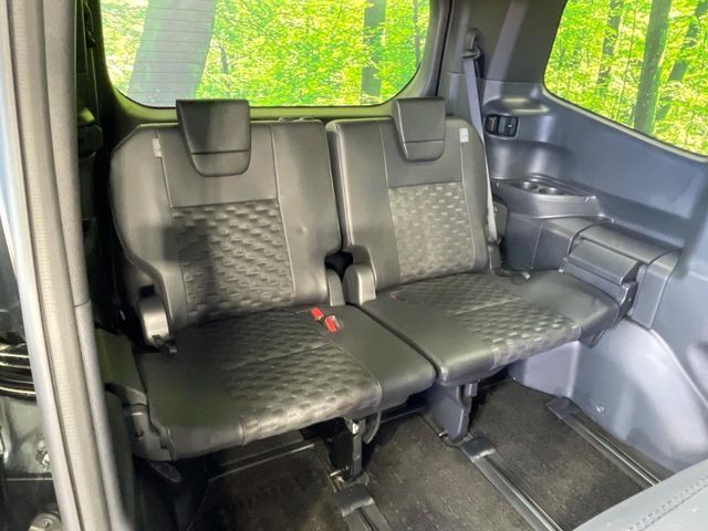 Toyota VOXY HYBRID 2022-11 3687550-8