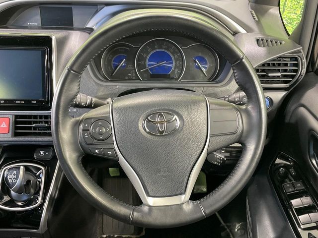 Toyota VOXY HYBRID 2020-11 3687598-11
