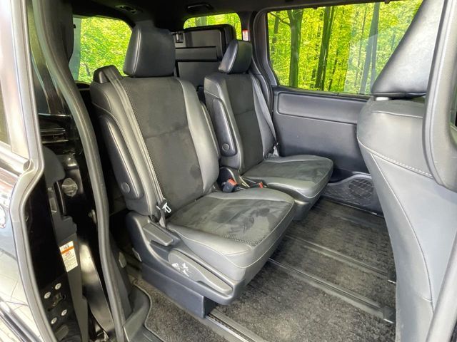 Toyota VOXY HYBRID 2020-11 3687598-8