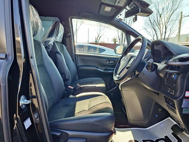 Toyota VOXY HYBRID 2020-11 3687589-9