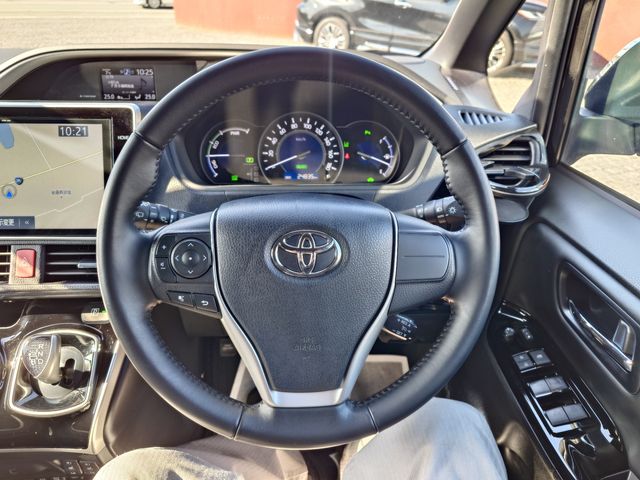 Toyota VOXY HYBRID 2020-11 3687589-11