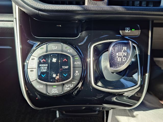 Toyota VOXY HYBRID 2020-11 3687589-15