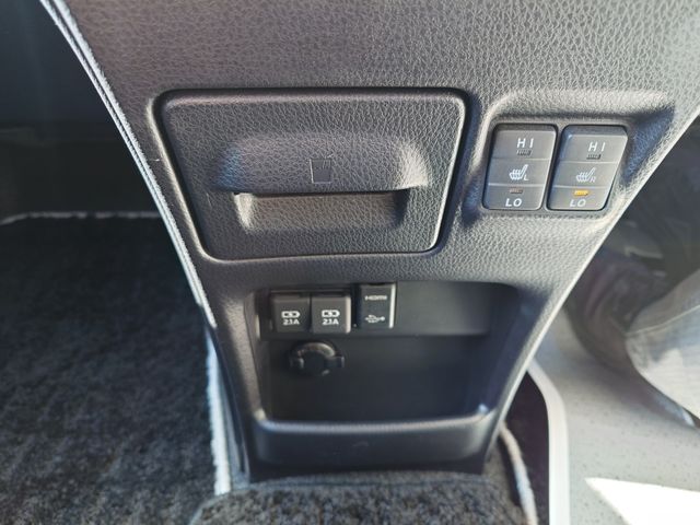 Toyota VOXY HYBRID 2020-11 3687589-16