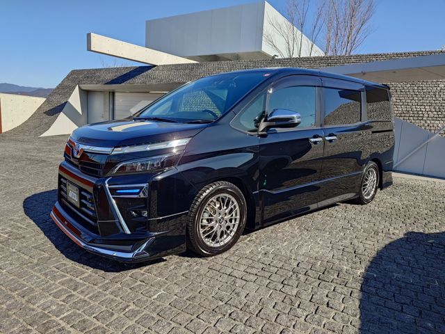 Toyota VOXY HYBRID 2020-11 3687589-1