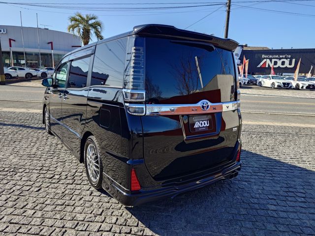 Toyota VOXY HYBRID 2020-11 3687589-2