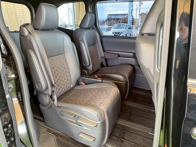 Toyota VOXY HYBRID 2023-02 3687523-10