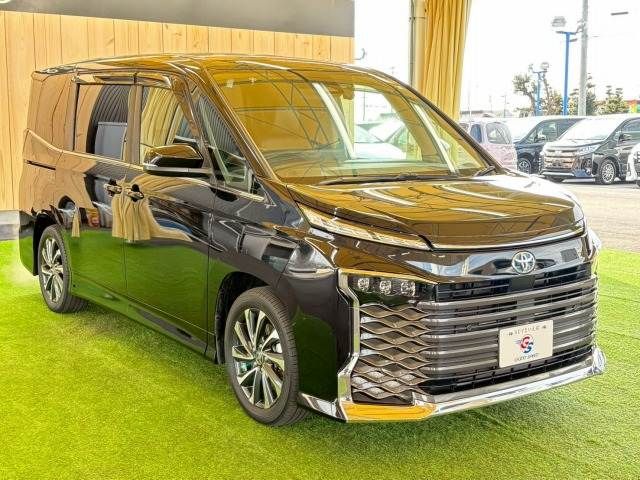 Toyota VOXY HYBRID 2023-02 3687523-12
