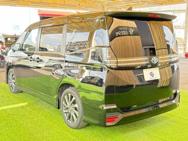 Toyota VOXY HYBRID 2023-02 3687523-13