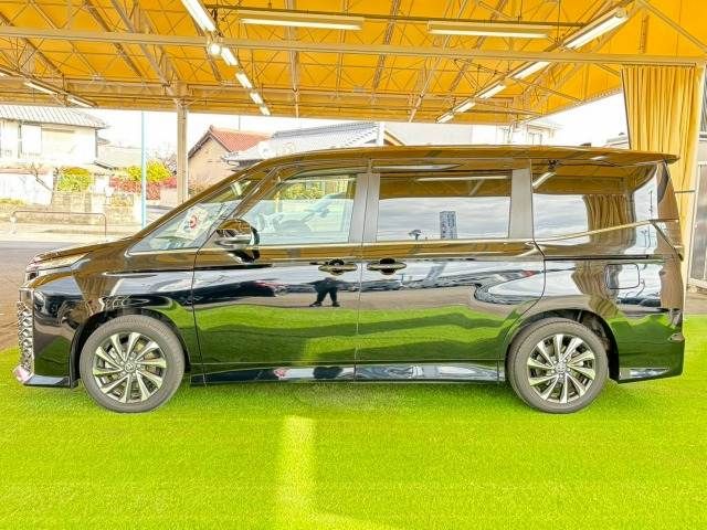 Toyota VOXY HYBRID 2023-02 3687523-14