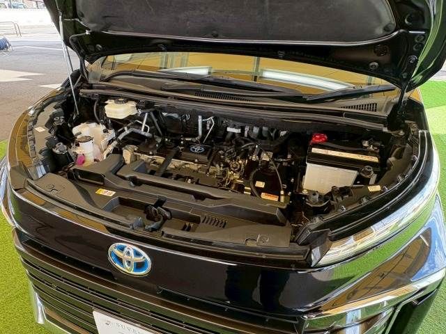 Toyota VOXY HYBRID 2023-02 3687523-17
